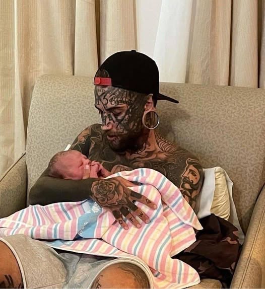 Young Dad Covered in Over 200 Tattoos Removes Them for His Baby Daughter – See His Jaw-Dropping Transformation!