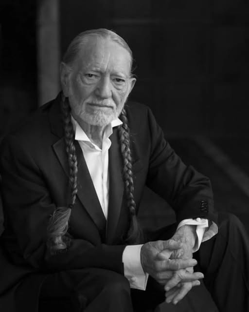 SAD NEWS: 1 hour ago in Abbott, Texas. At the age of 92, the family of star Willie Nelson just announced urgent news to his followers that Willie Nelson is currently… Details in comment 👇👇👇