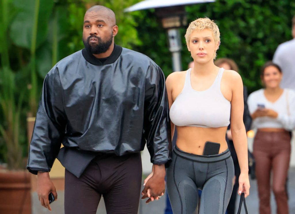Very unexpected: 😳😮Kanye West’s wife dazzled during a sensual dance with a famous actress. 😂It could have been anyone, but not her.
